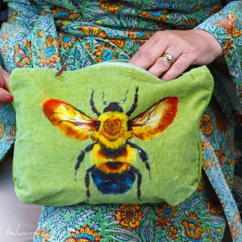 Pouch Bee