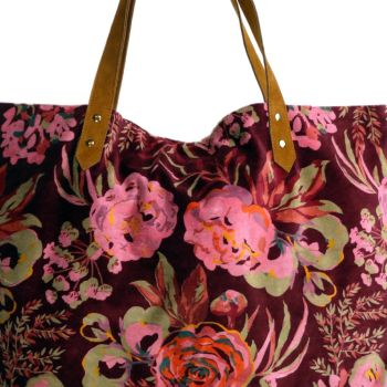 Shopper Evelyn Darkred